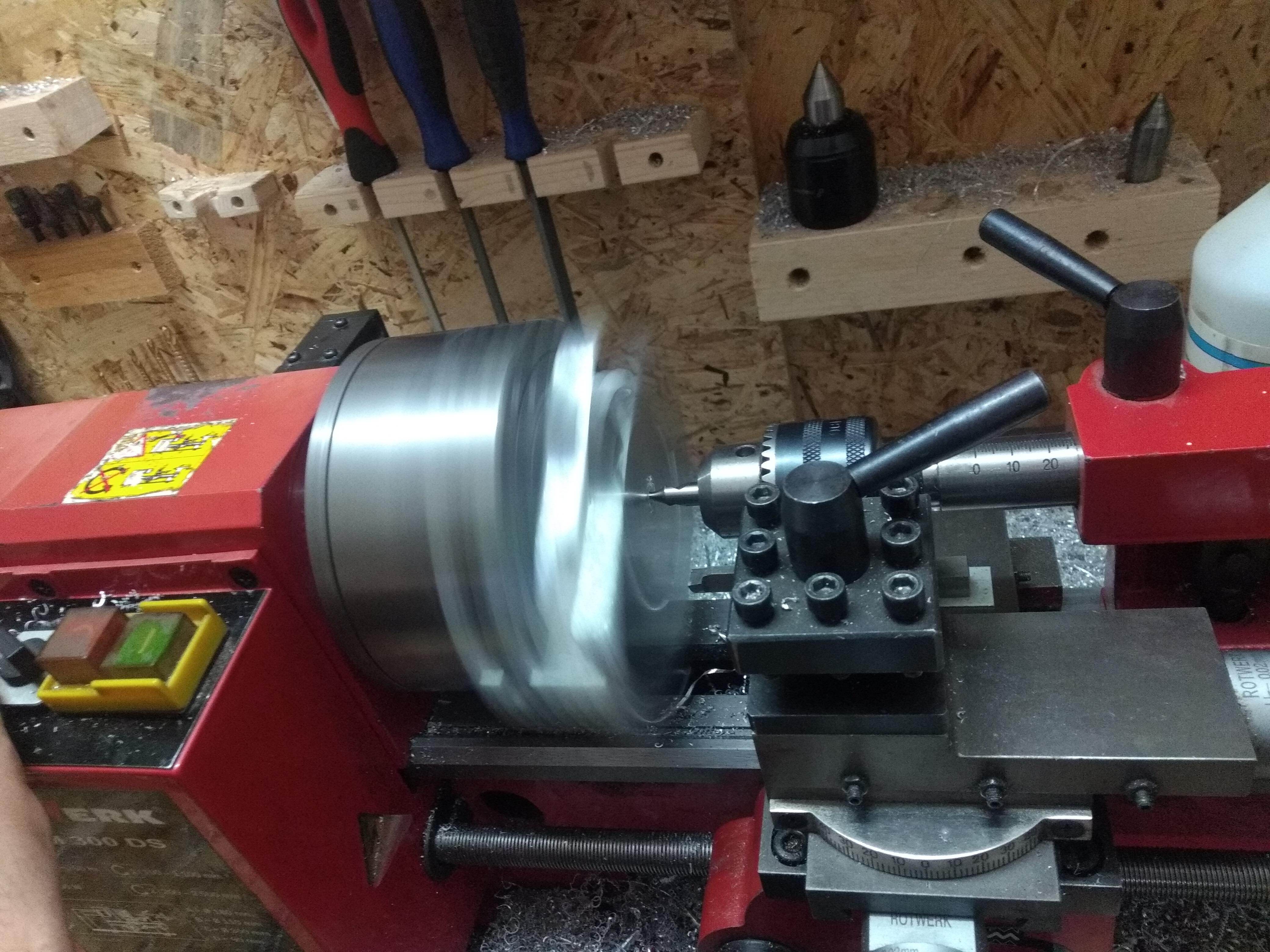 boring spindle holders on the lathe